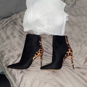 Women’s pointed toe ankle boot